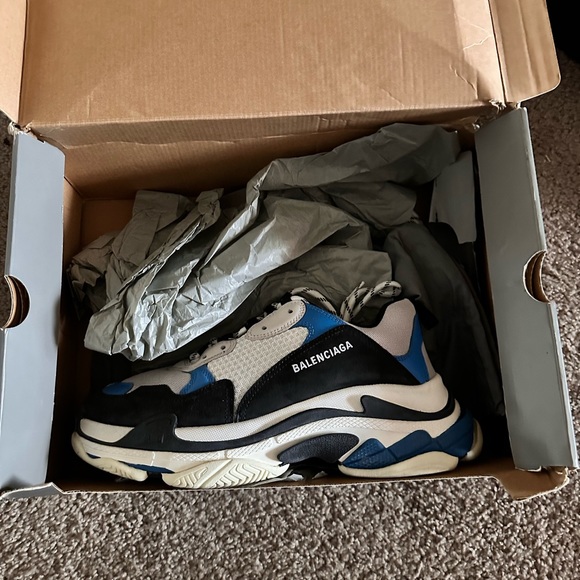 All shoes are so separate size 11 all our authentic - Picture 4 of 8